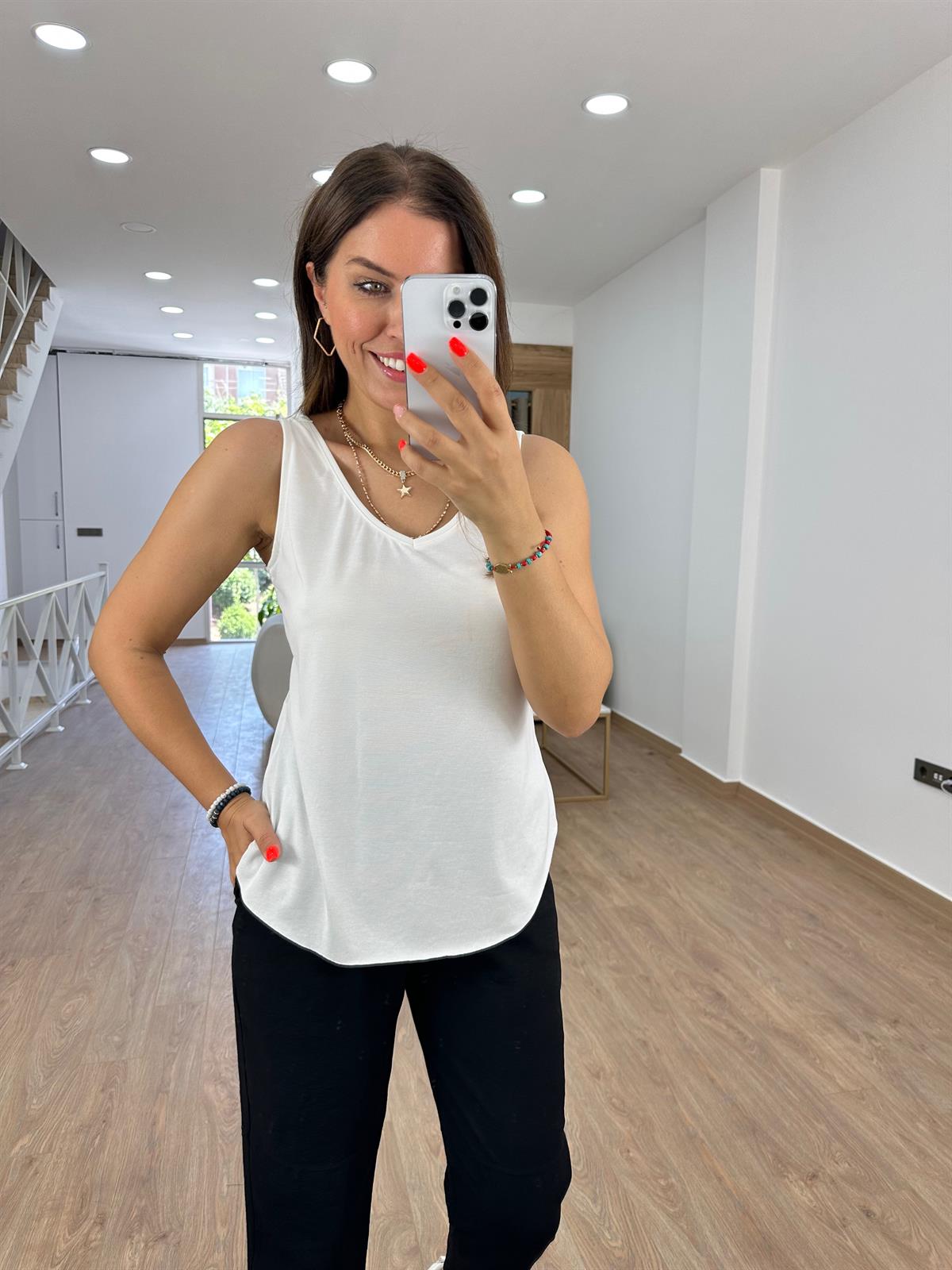 %100 Modal V Yaka Basic Tişort Ekru