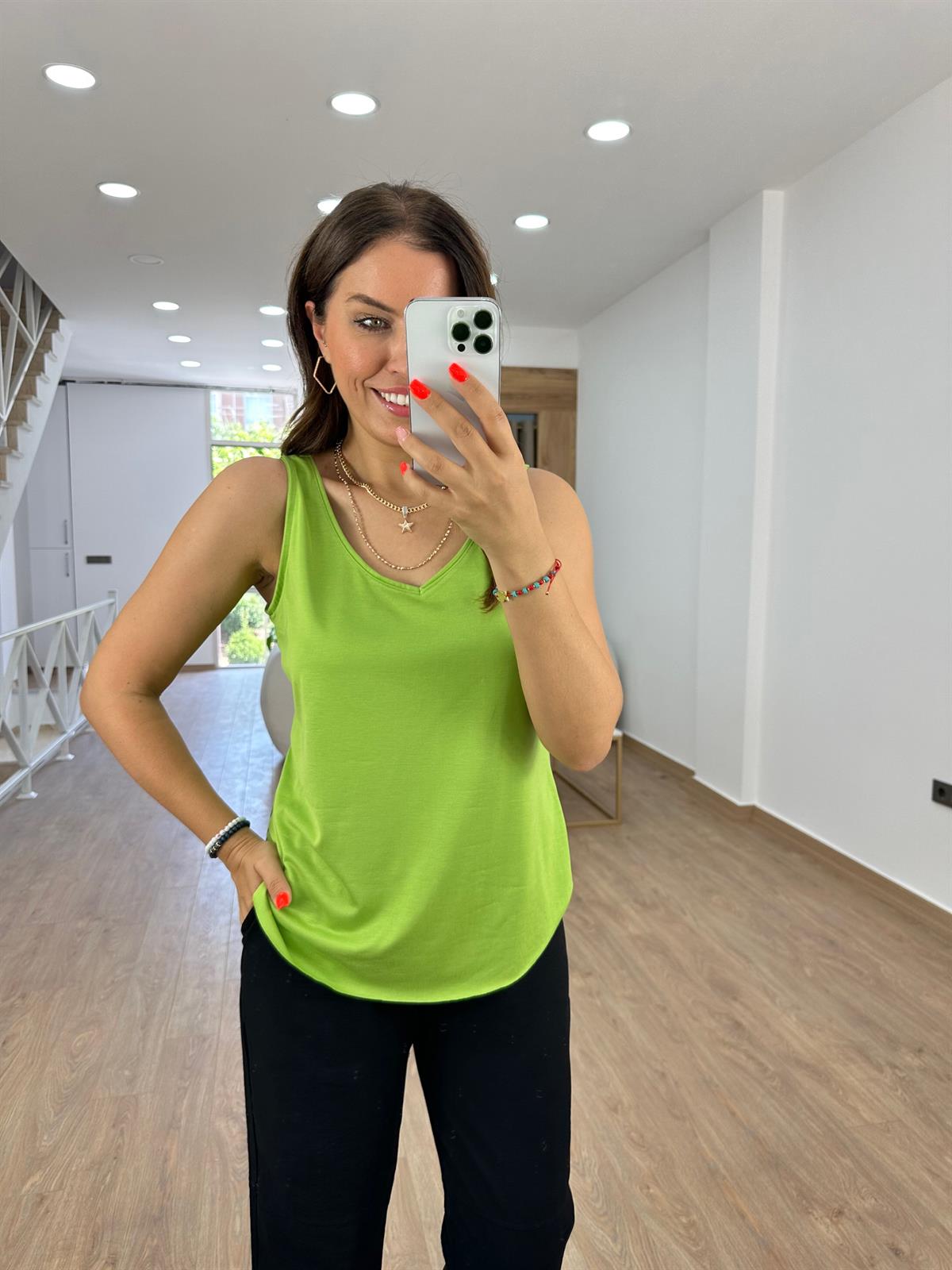 %100 Modal V Yaka Basic Tişort Yeşil