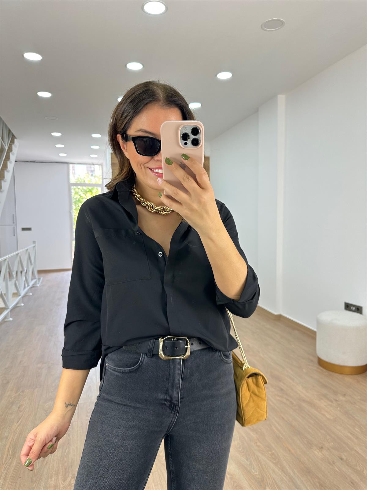 %100 Pamuk Yandan Yırtmaçlı Basic Gömlek - Siyah