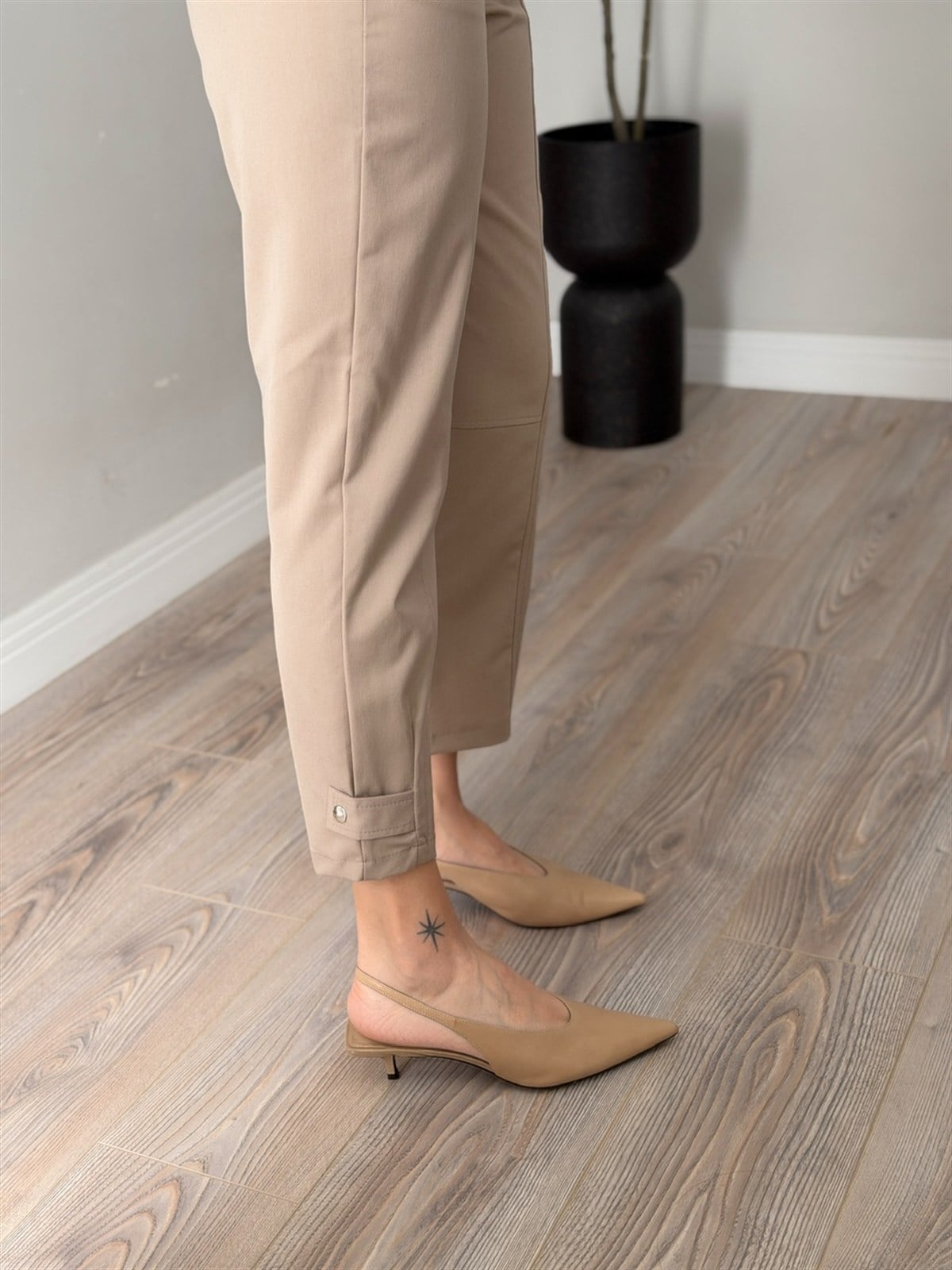 Paça Detaylı Likralı Pantolon - Taş