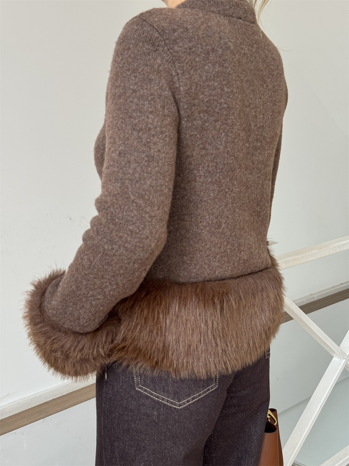 Beli ve Kolları Kürklü Triko Hırka - Kahverengi