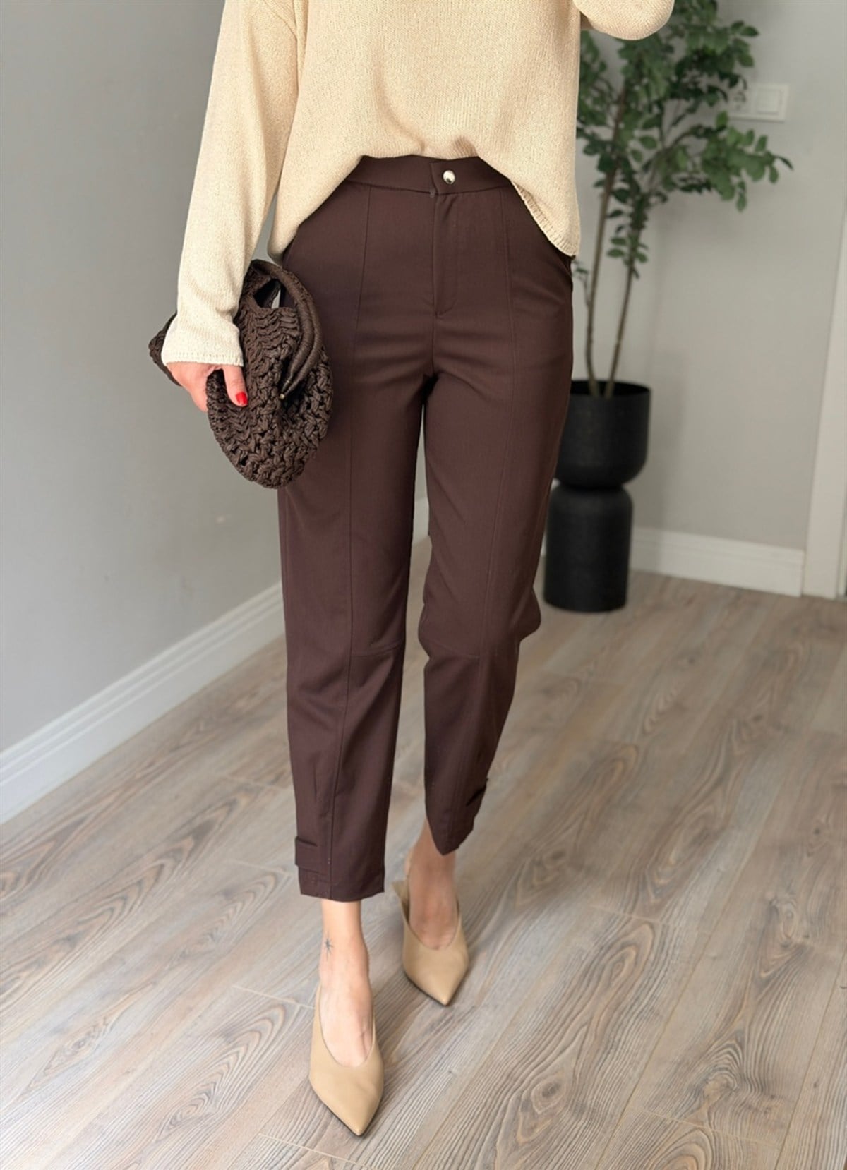 Paça Detaylı Likralı Pantolon - Kahve
