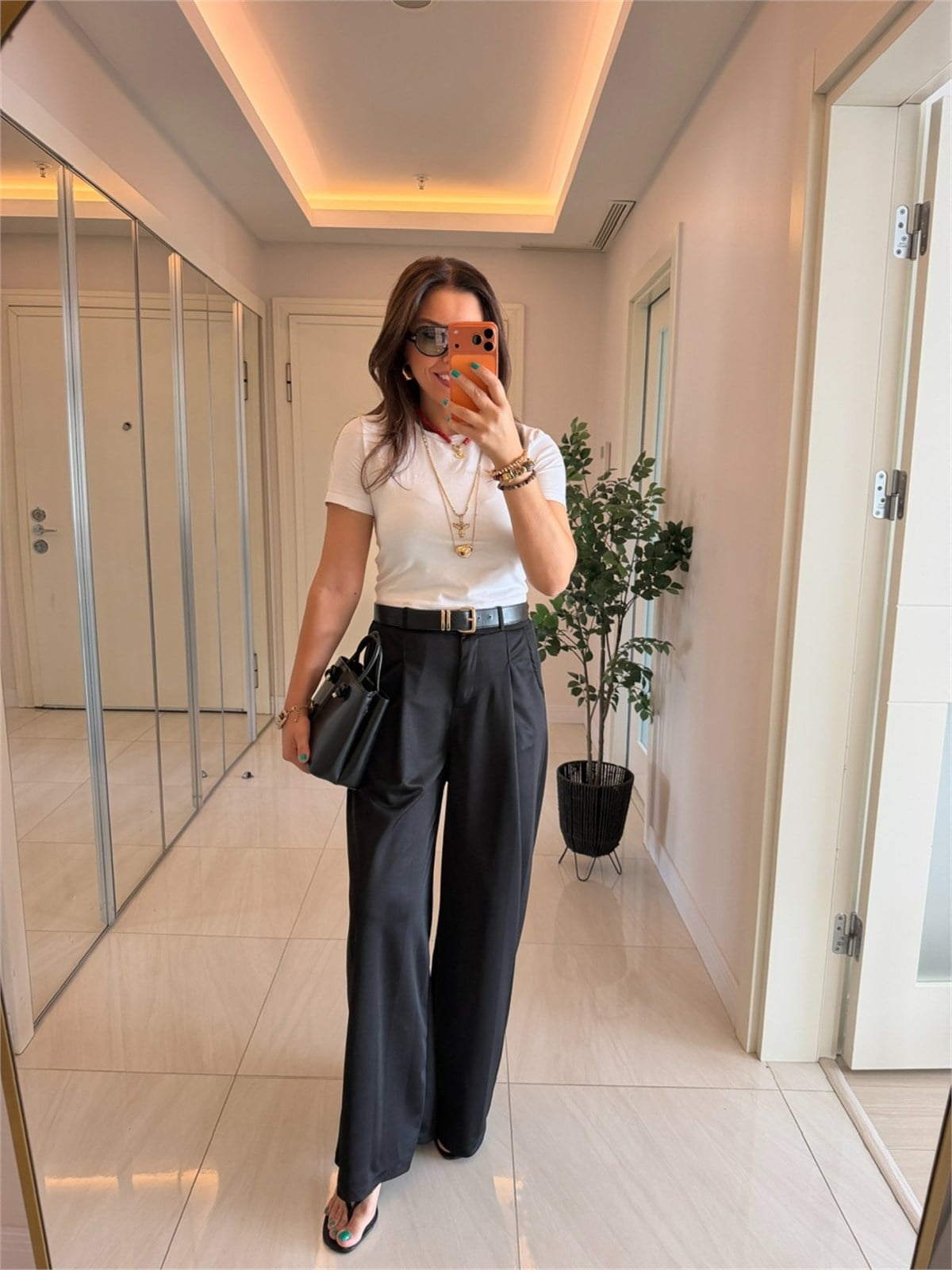 Klasik Kesim Pile Detaylı Bol Paça Pantolon 