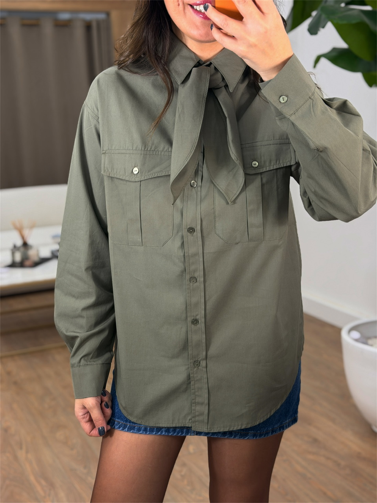 Cepli Fular Detaylı Gömlek - Haki