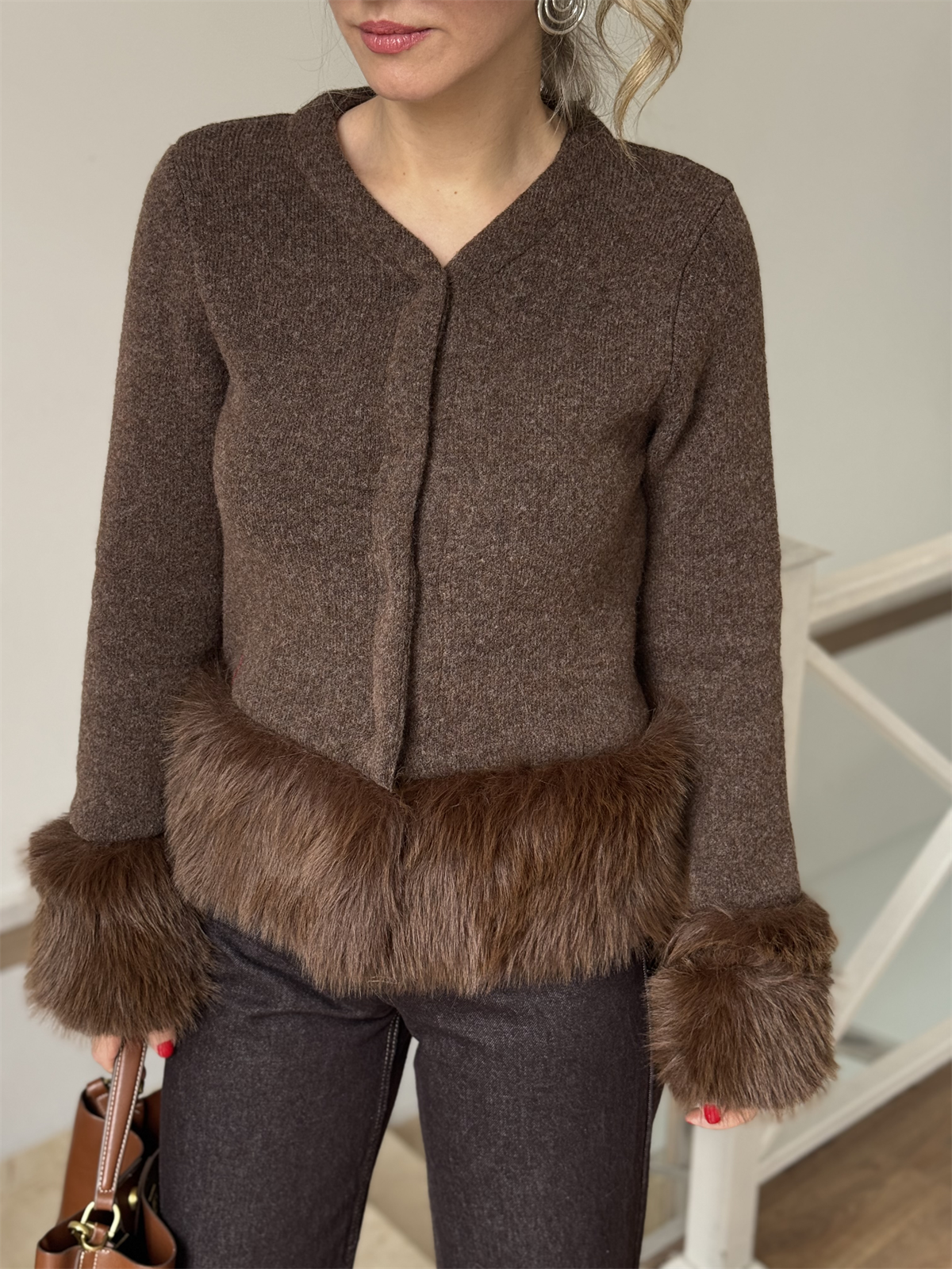 Beli ve Kolları Kürklü Triko Hırka - Kahverengi