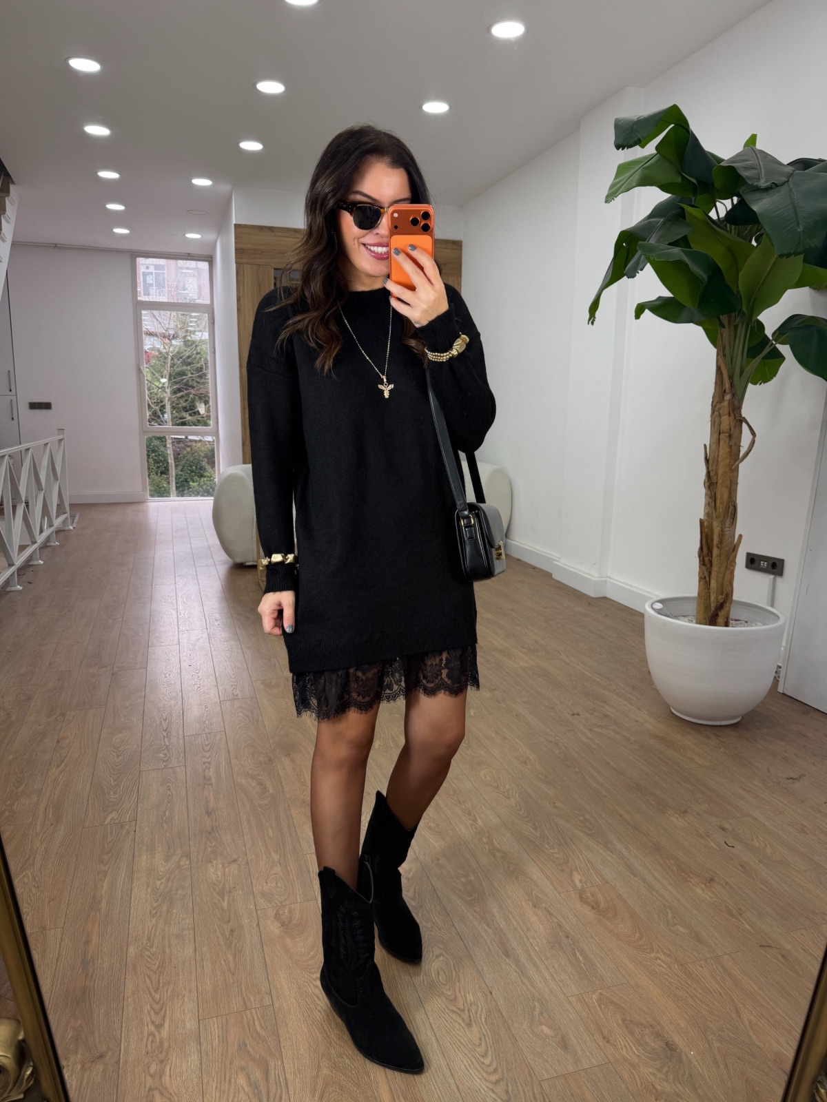 Etek Ucu Dantel Detaylı Triko Elbise - Siyah