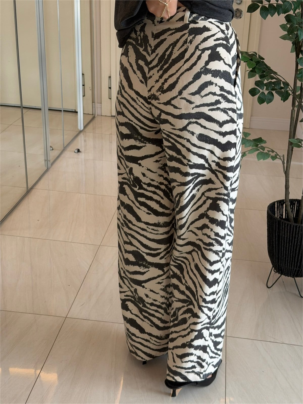 Yüksek Bel Zebra Desen Bol Paça Pantolon