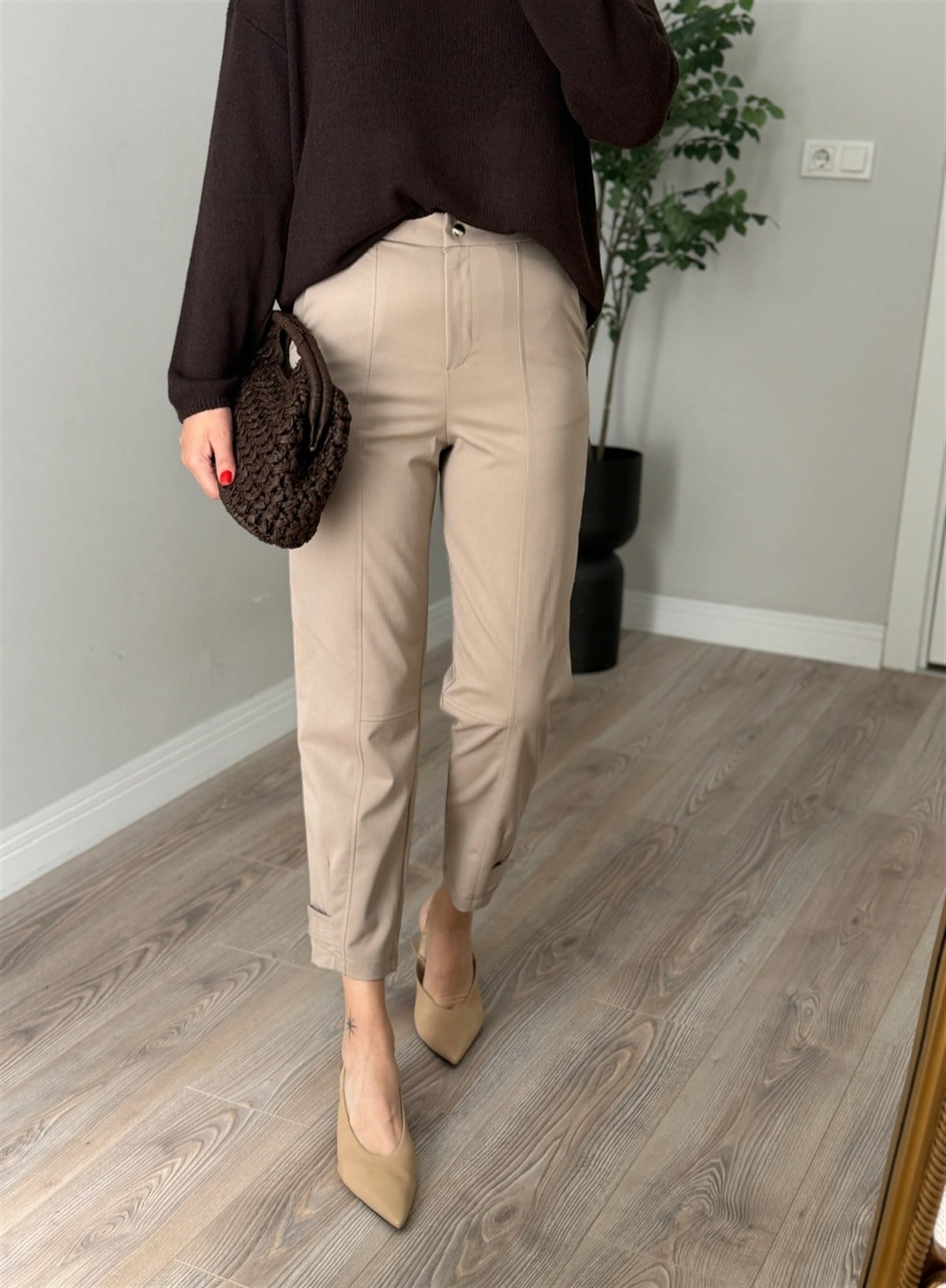 Paça Detaylı Likralı Pantolon - Taş