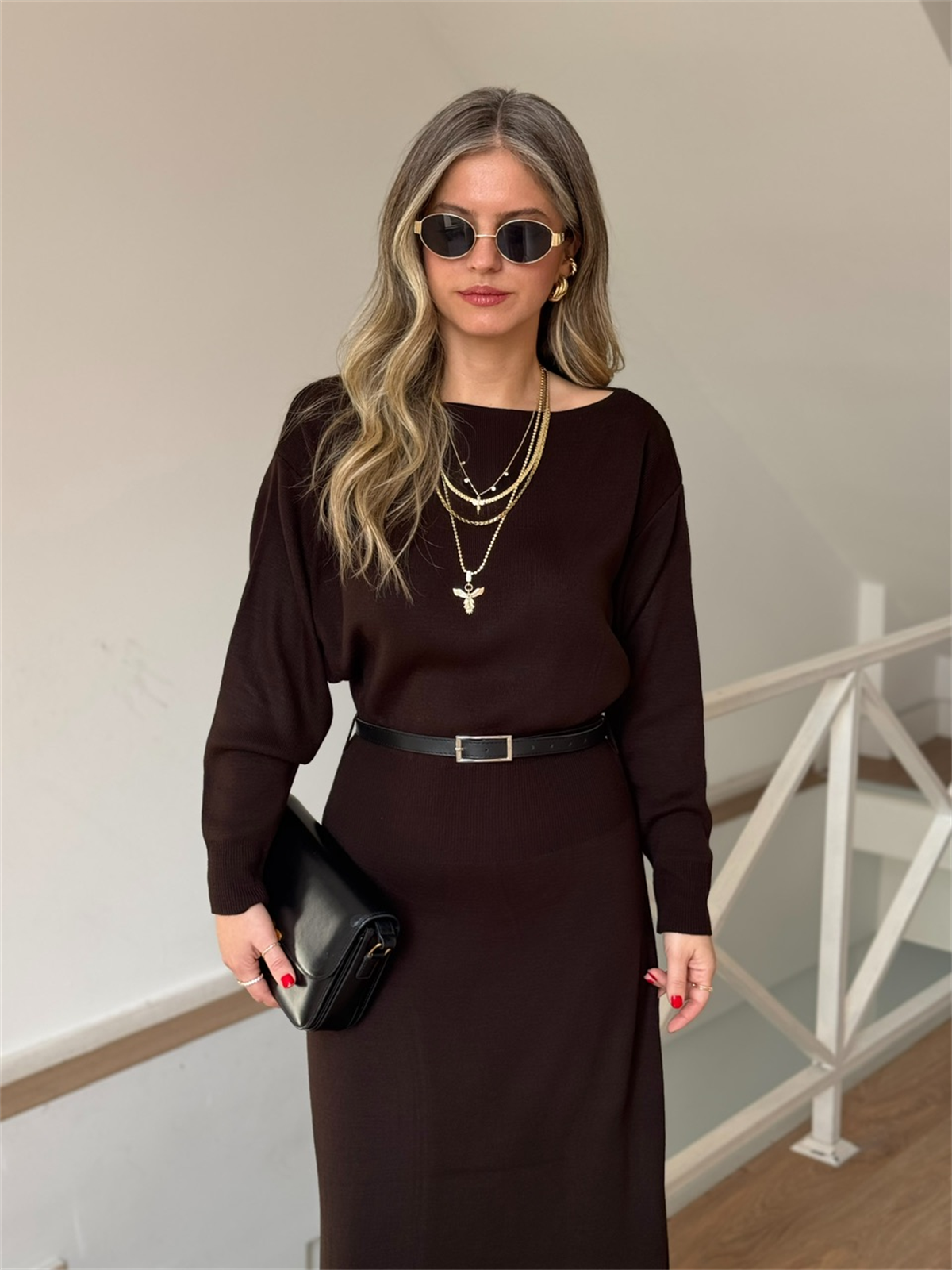 Kayık Yaka Kemerli Maxi Triko Elbise - Kahverengi