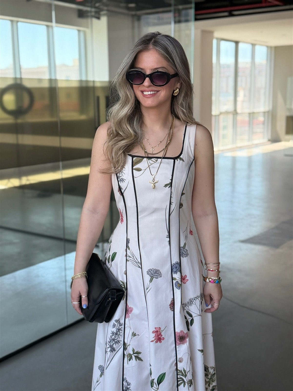 %100 Pamuk Çiçek Desenli Siyah Biyeli Midi Elbise - Ekru 