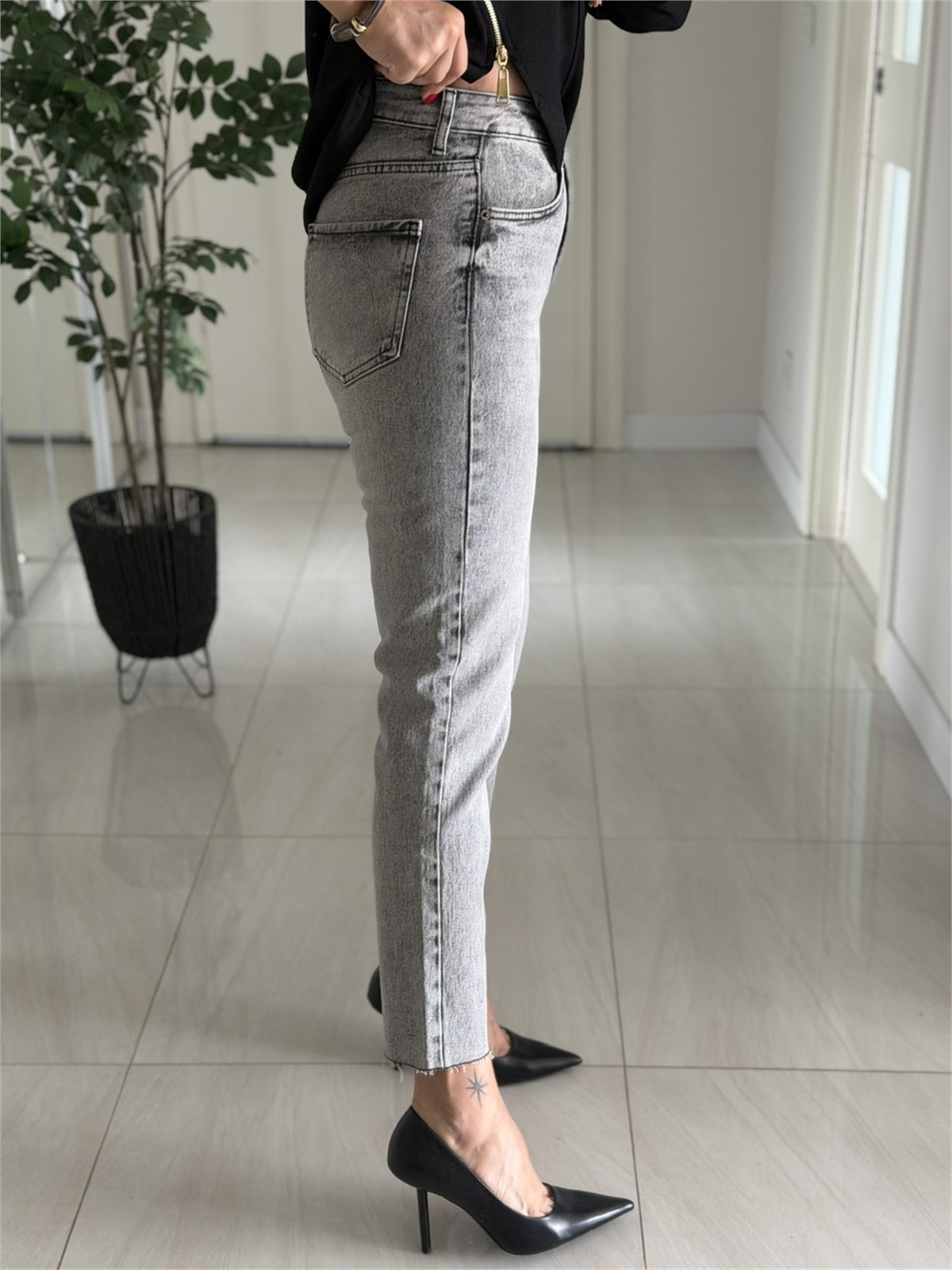 Likralı Kesik Paça Boyfit Jean- Gri 