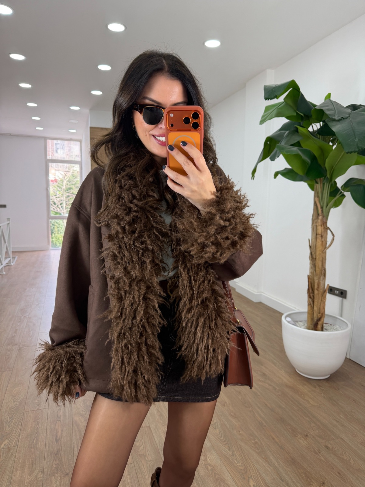 Yakası Kolları Kürklü Süet Ceket 