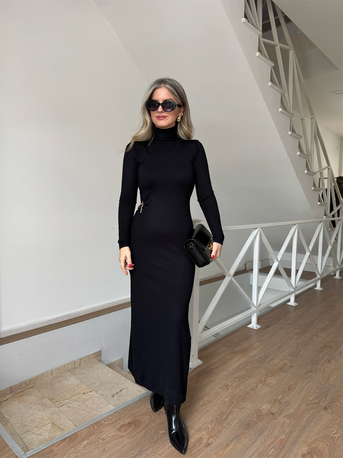 Gold Broşlu Maxi Triko Elbise - Siyah