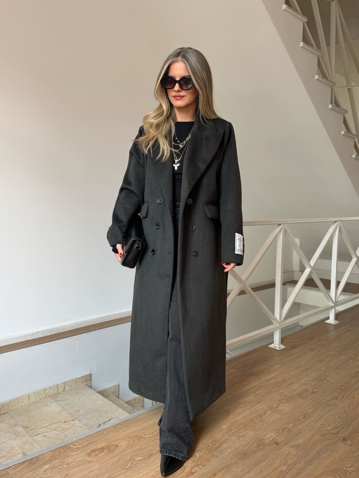 Kruvaze Yaka Balıksırtı Kaban - Siyah