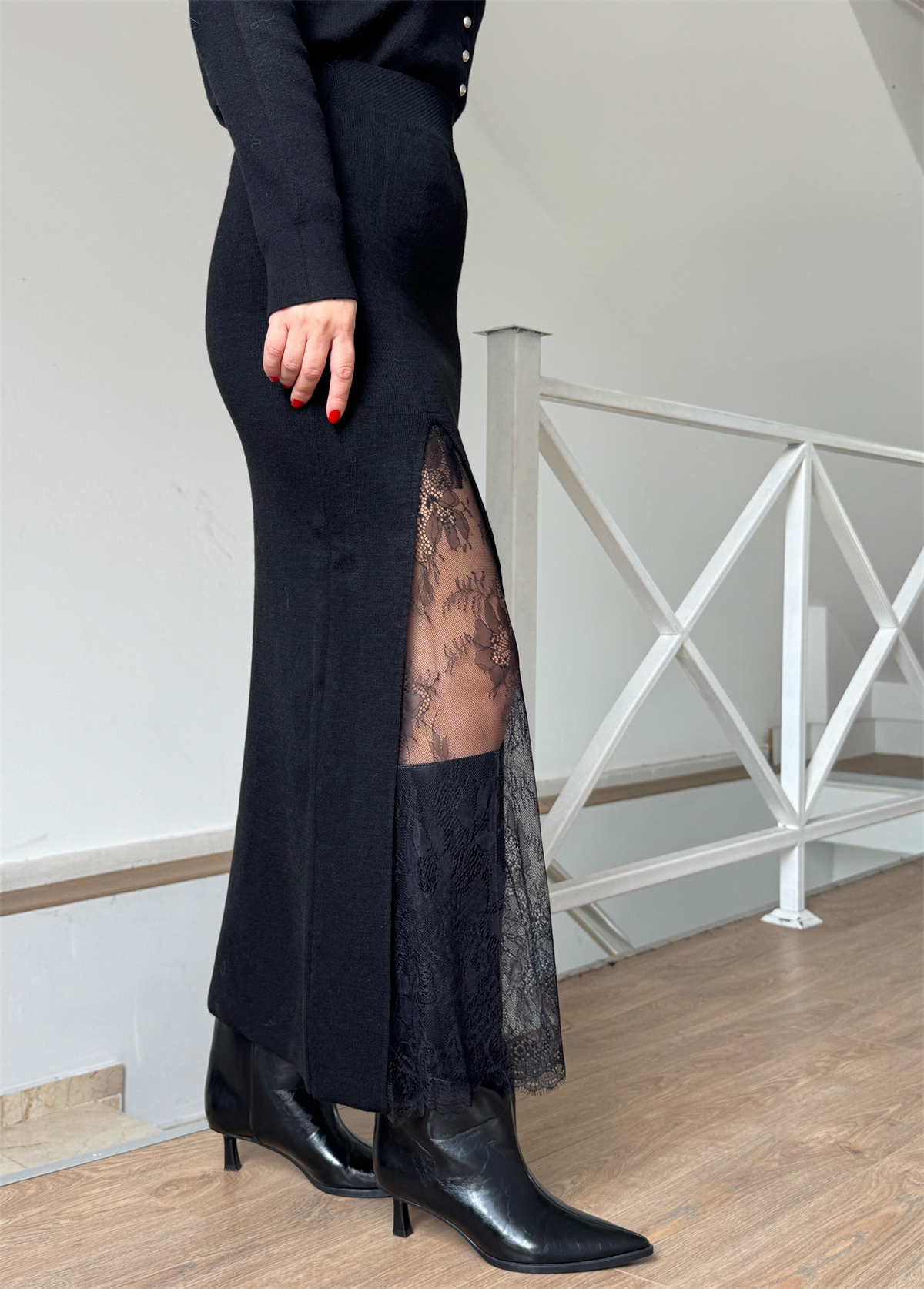 Dantel Detaylı Midi Triko Etek - Siyah