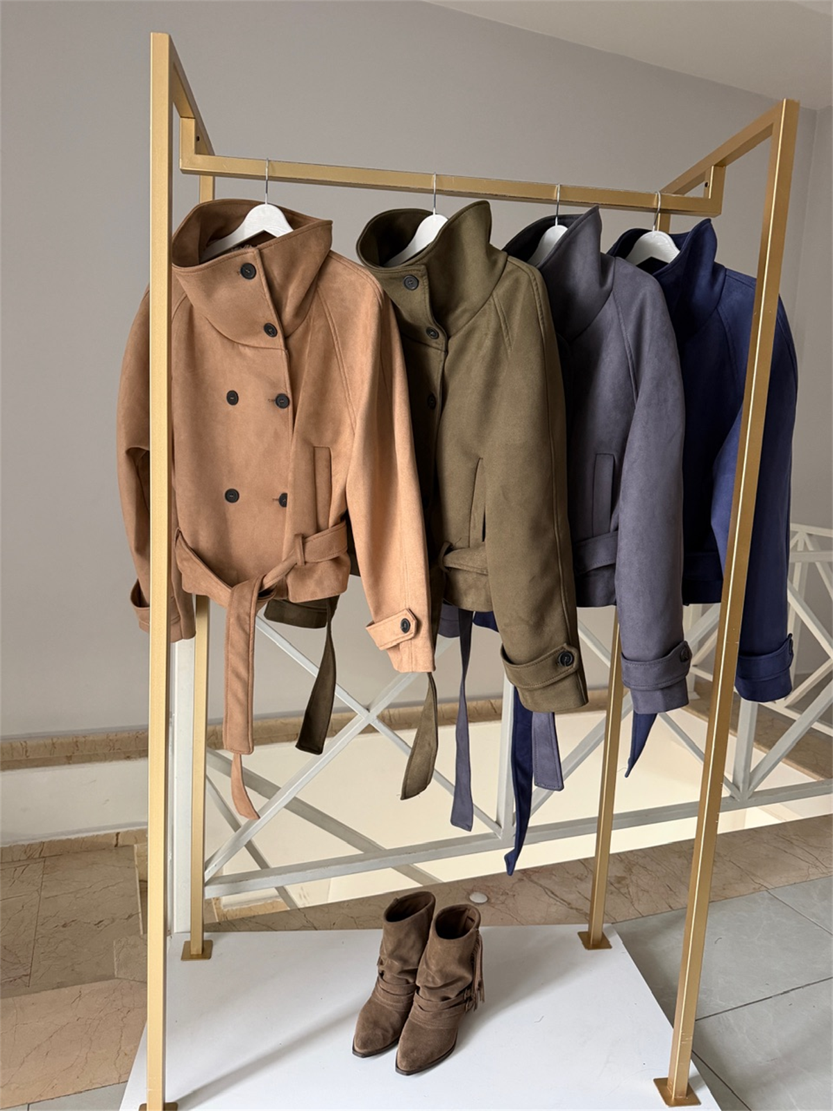 Dik Yaka Kuşaklı Süet Ceket - Sütlü Kahve  