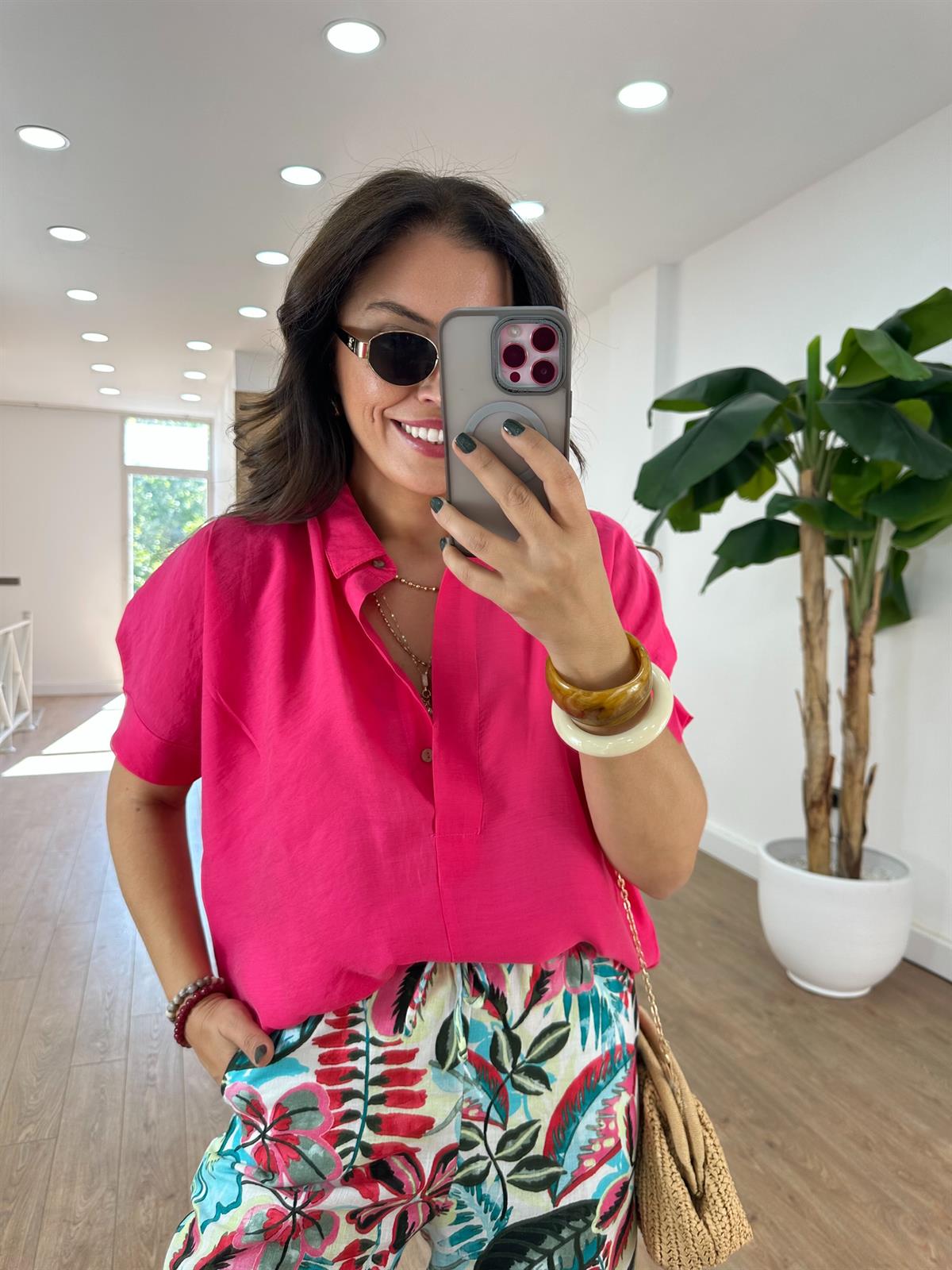 Arkası Düğme Detaylı %100 Modal Gömlek - Fuşya