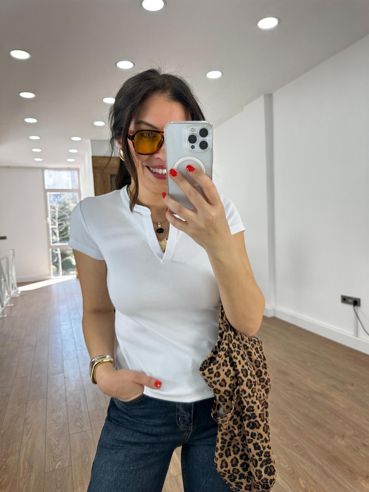 Açık Yaka Bluz - Beyaz