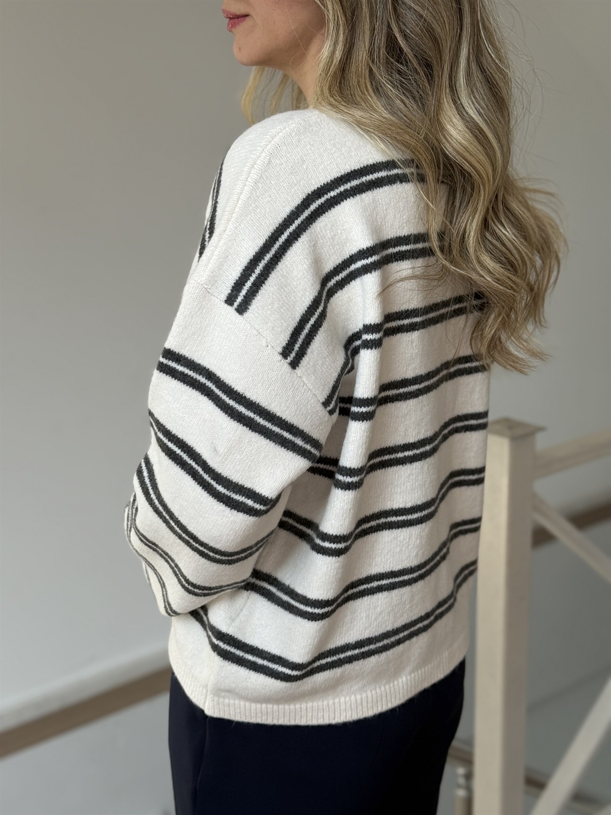 Antrasit Çizgili Miu Hırka - Ekru 