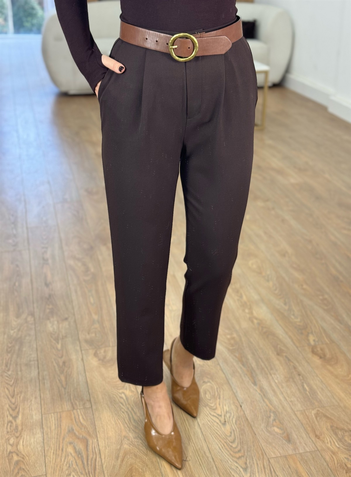 Arka Beli Lastikli Havuç Pantolon - Kahverengi