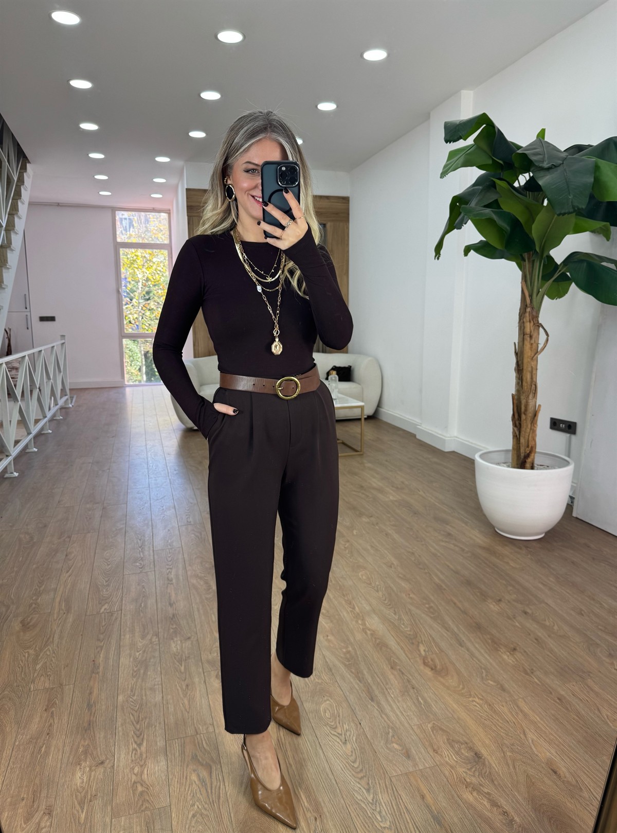 Arka Beli Lastikli Havuç Pantolon - Kahverengi