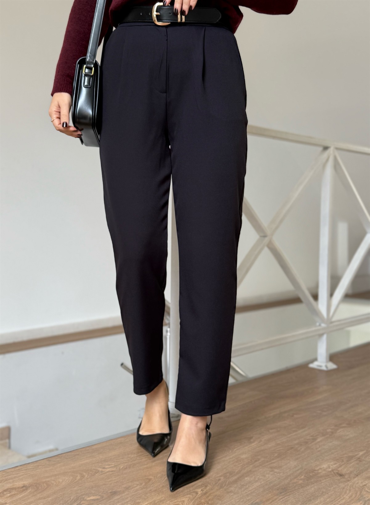 Arka Beli Lastikli Havuç Pantolon - Siyah