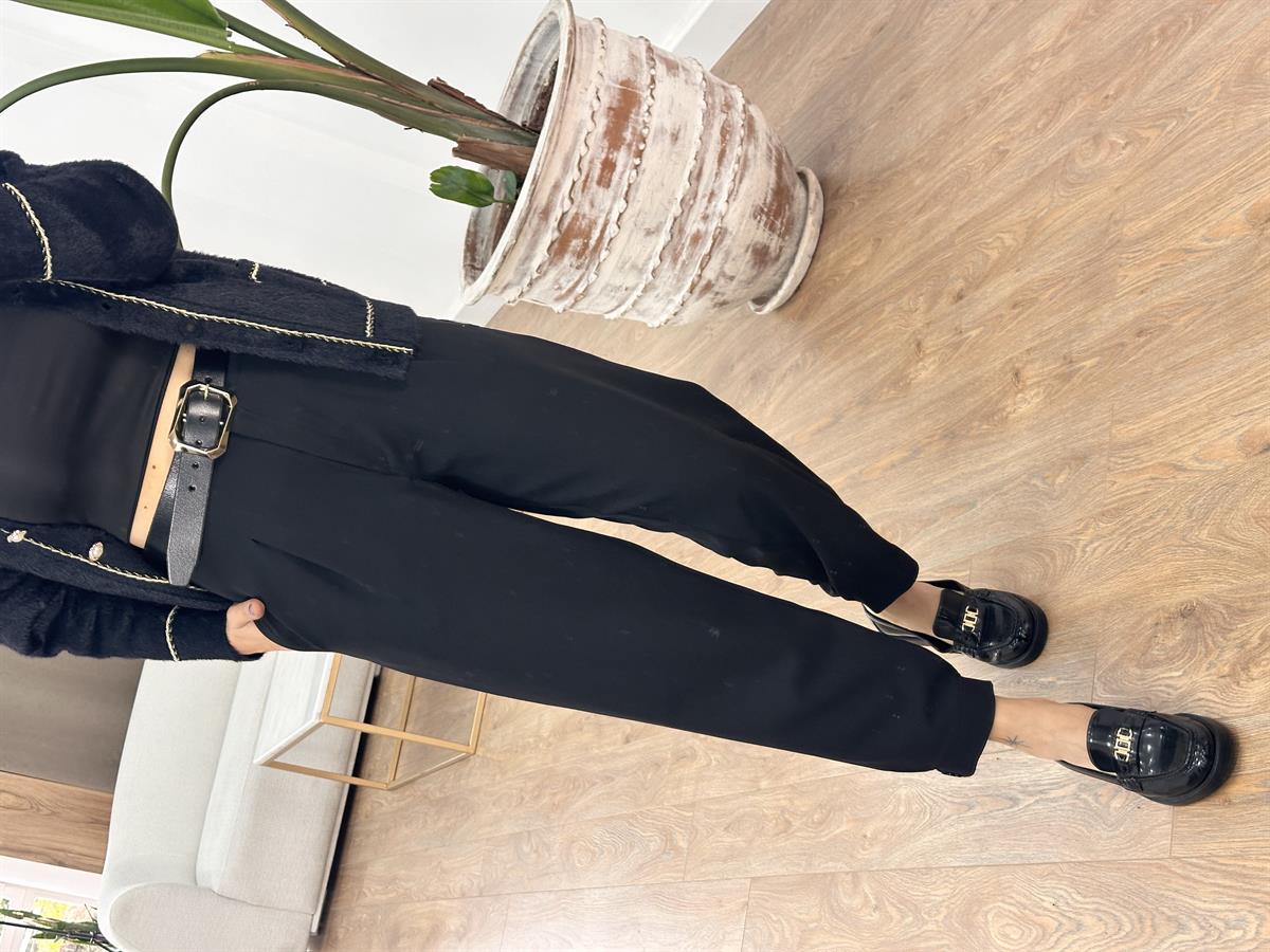 Arka Beli Lastikli Tasarım Paça Likralı Pantolon-Siyah