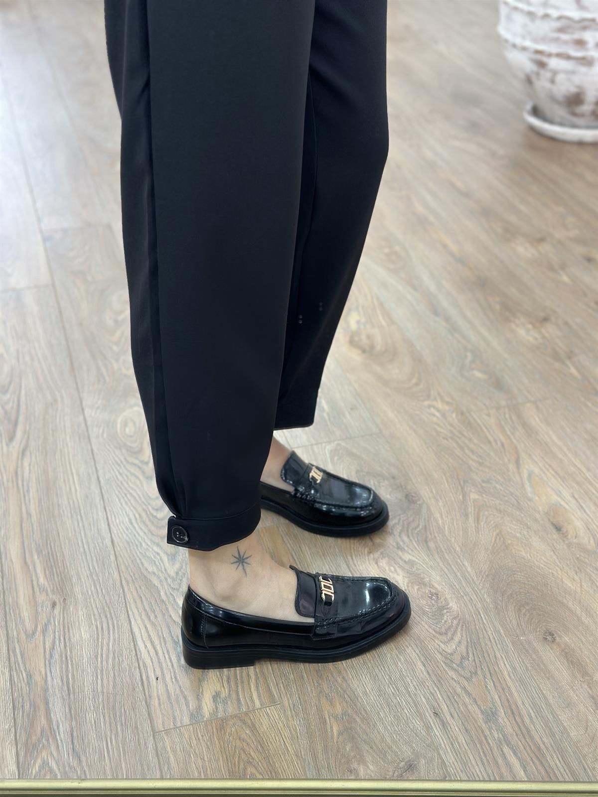 Arka Beli Lastikli Tasarım Paça Likralı Pantolon-Siyah