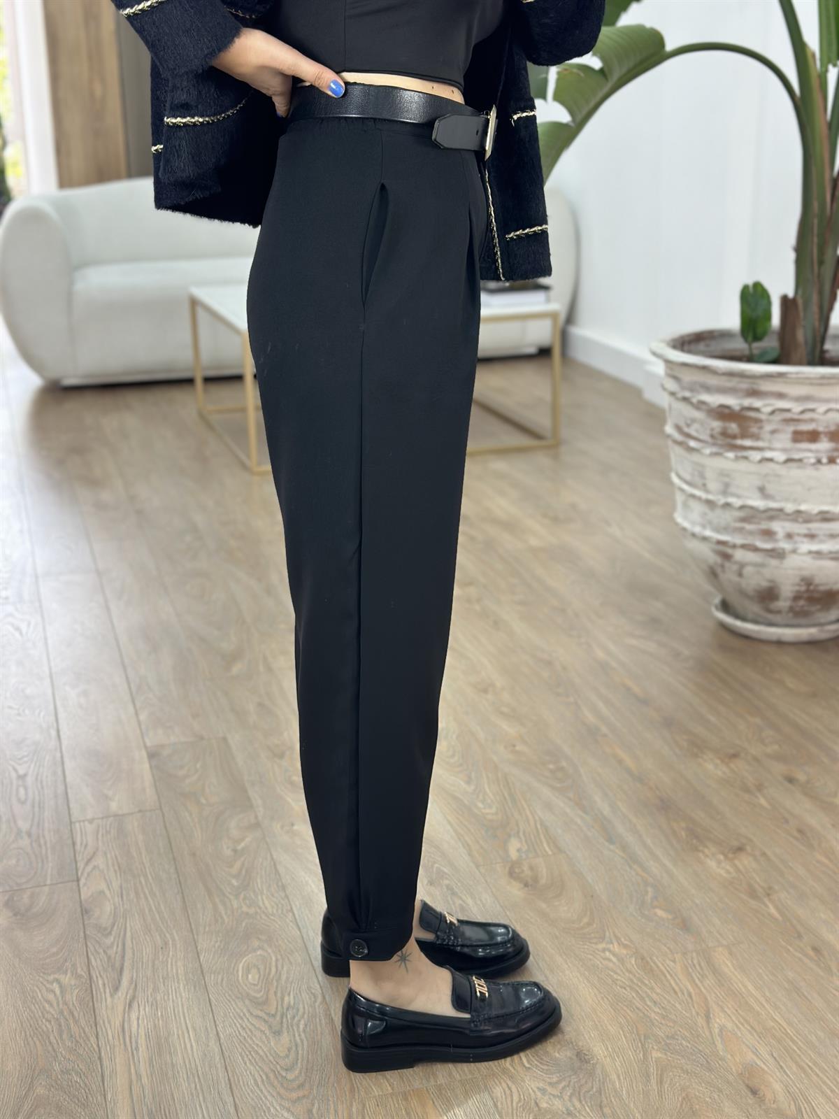 Arka Beli Lastikli Tasarım Paça Likralı Pantolon-Siyah