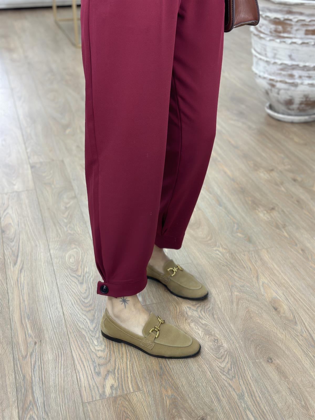Arka Beli Lastikli Tasarım Paça Likralı Pantolon-Bordo
