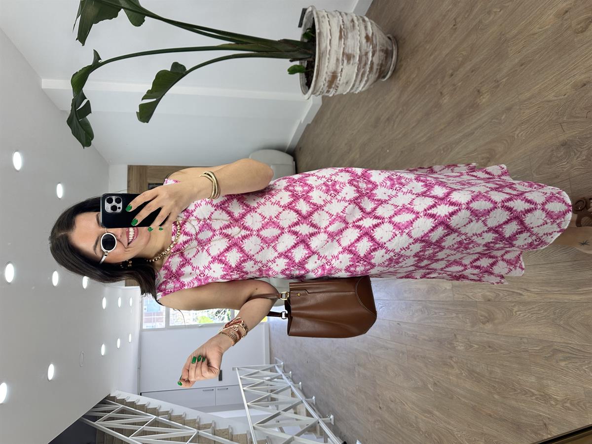 Arka Beli Lastikli Yandan Yırtmaçlı Tiril Elbise-Pembe