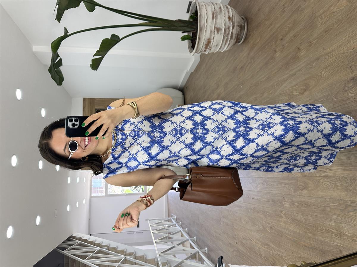 Arka Beli Lastikli Yandan Yırtmaçlı Tiril Elbise-Mavi