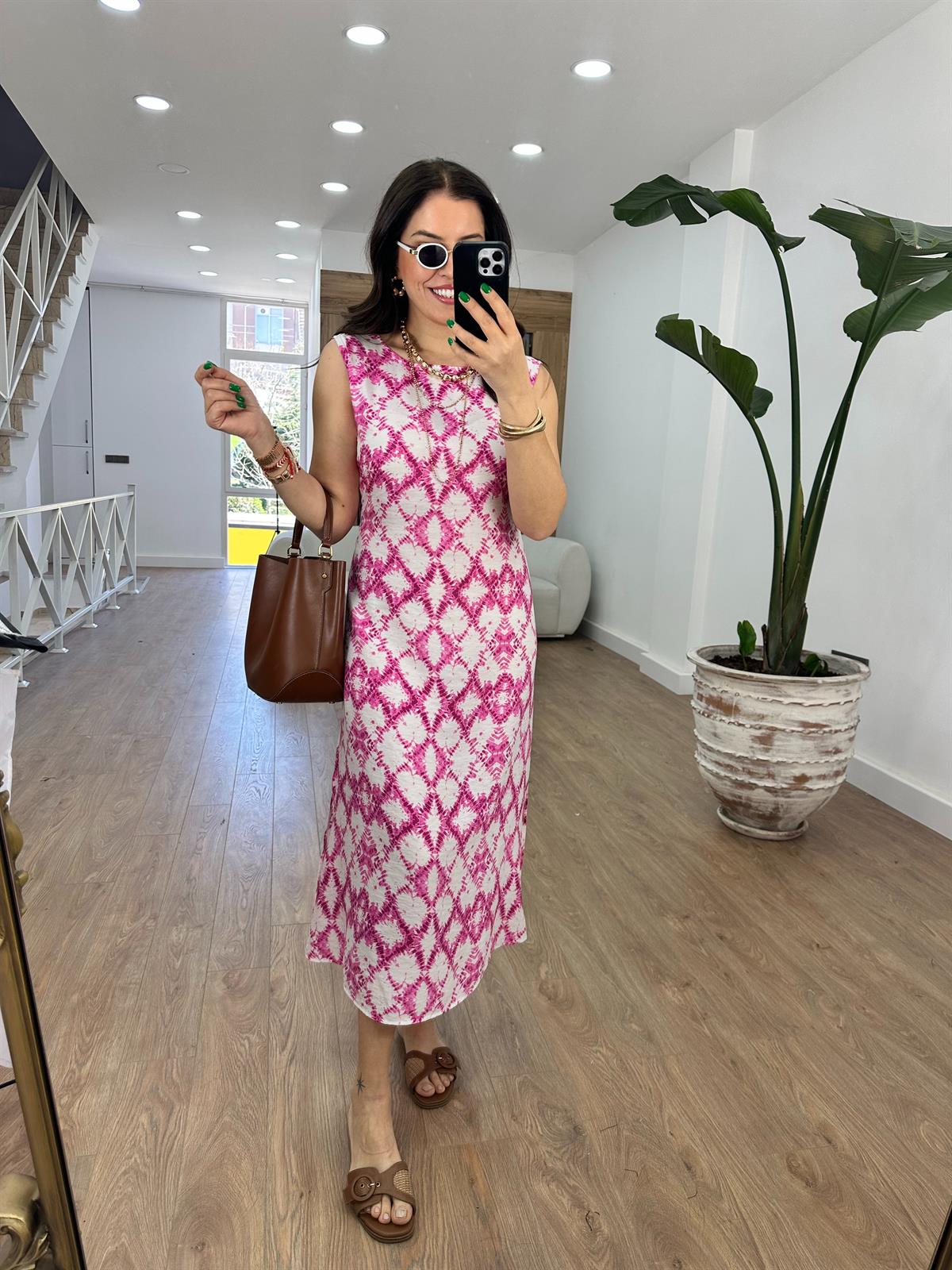 Arka Beli Lastikli Yandan Yırtmaçlı Tiril Elbise-Pembe