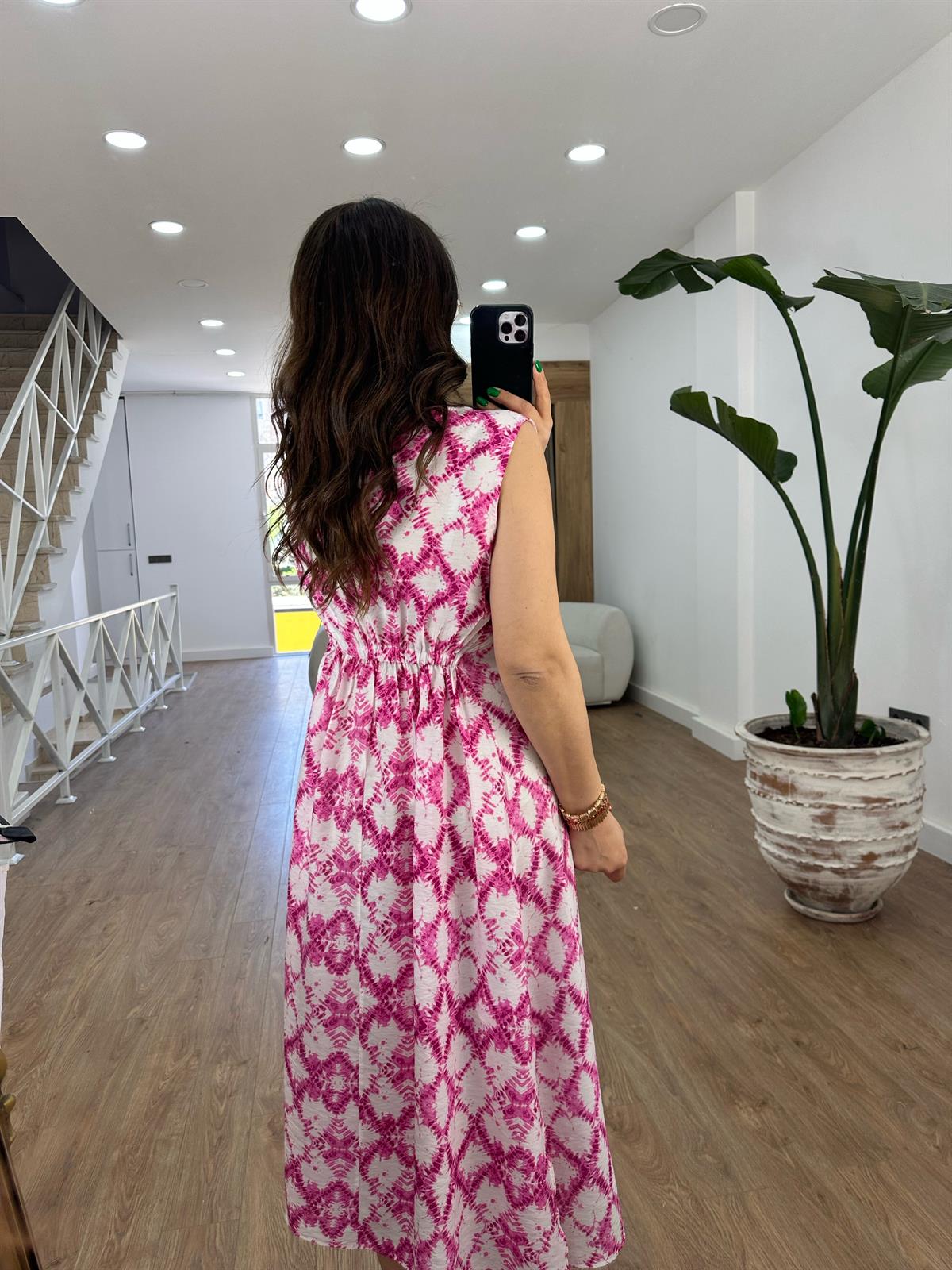 Arka Beli Lastikli Yandan Yırtmaçlı Tiril Elbise-Pembe