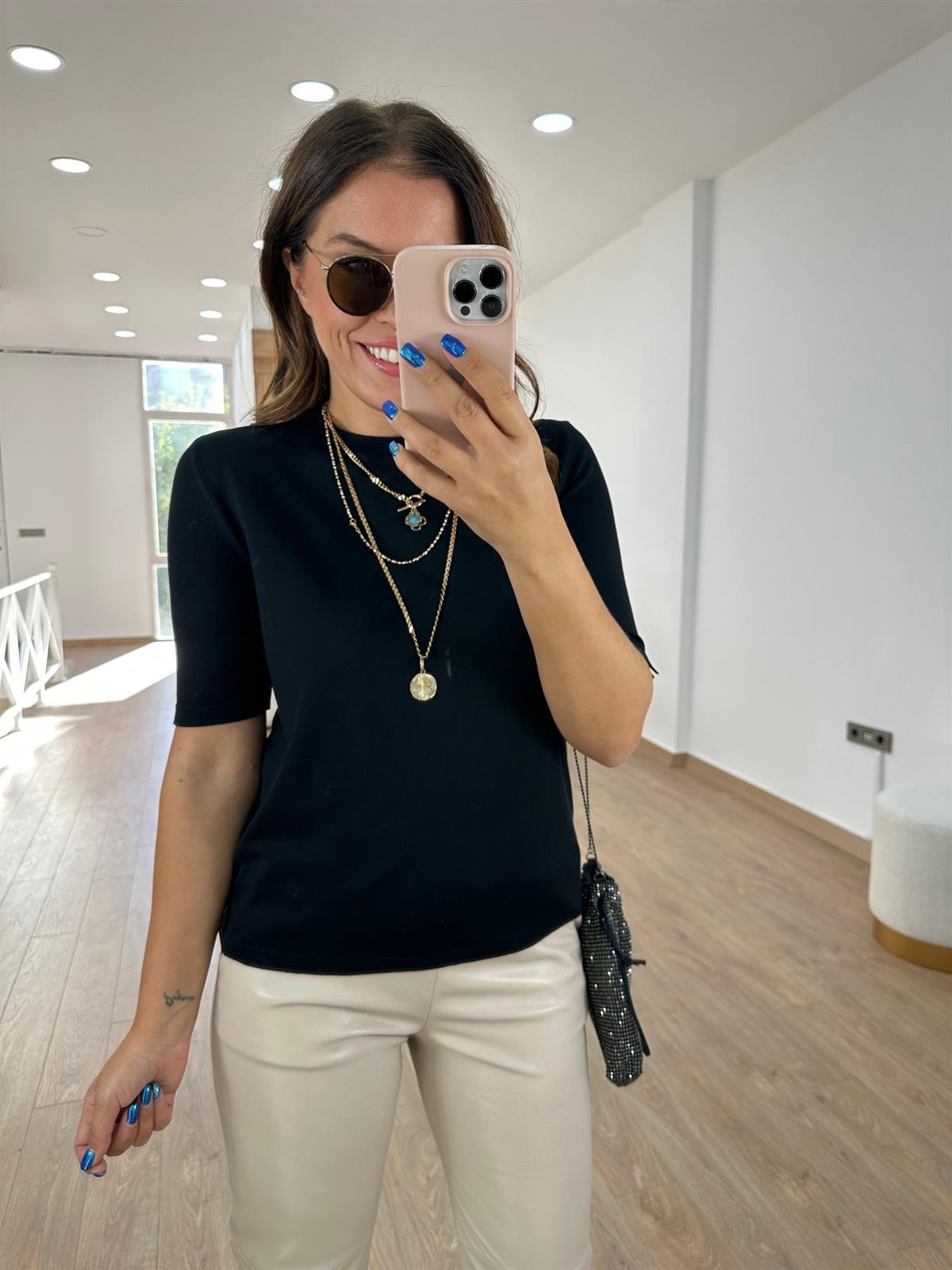 Arkası Damla Detaylı  Triko-Siyah