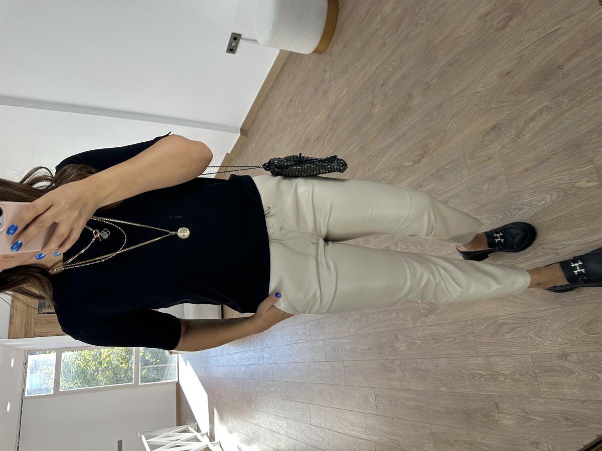 Arkası Damla Detaylı  Triko-Siyah