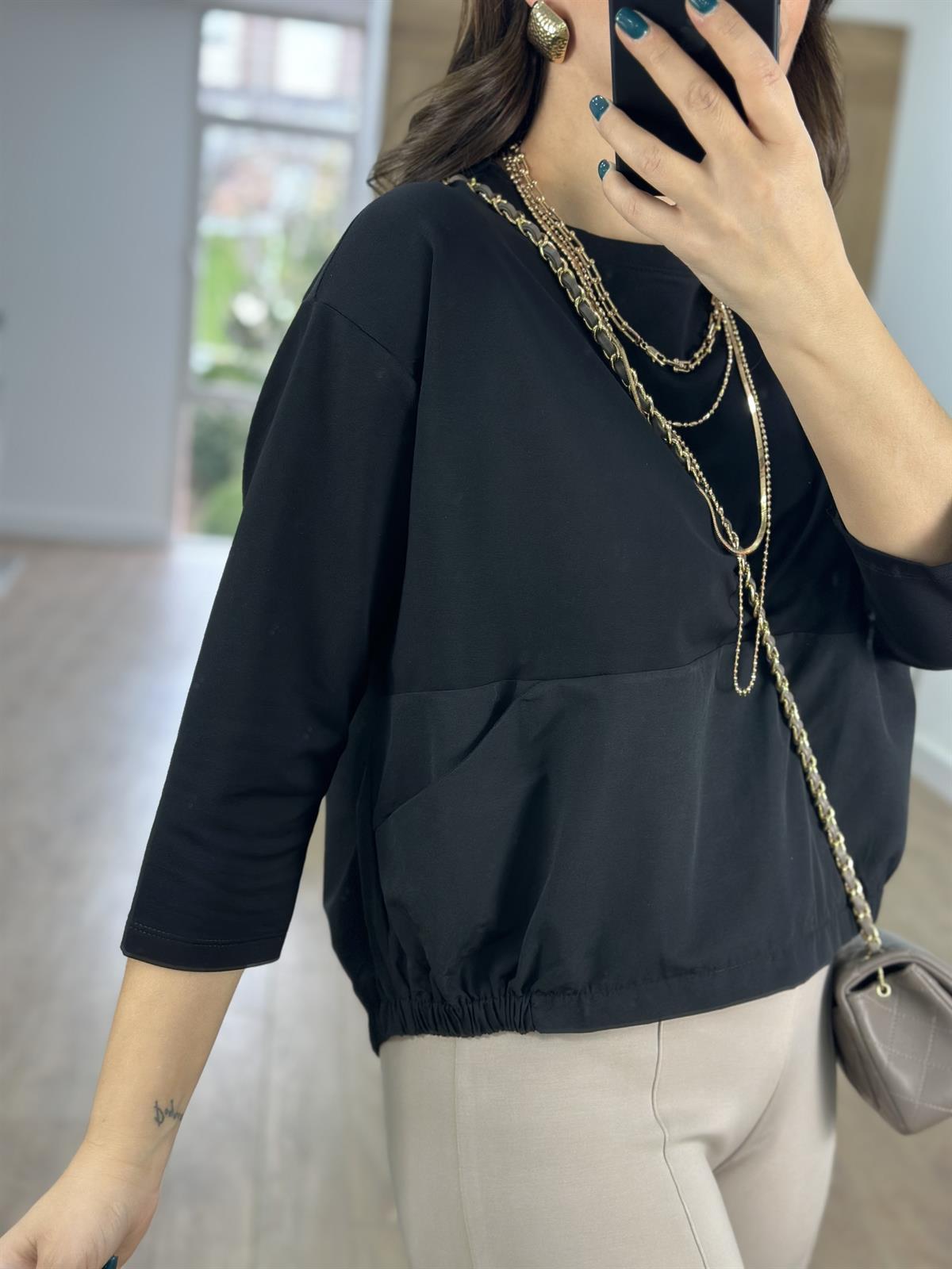 Arkası Gömlek Detaylı Cepli Sweatshirt-Siyah