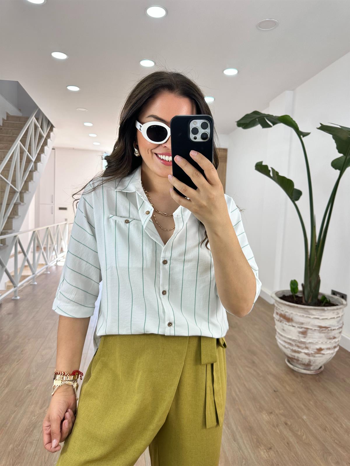 Arkası Uzun Çizgili Tiril Gömlek-Yeşil