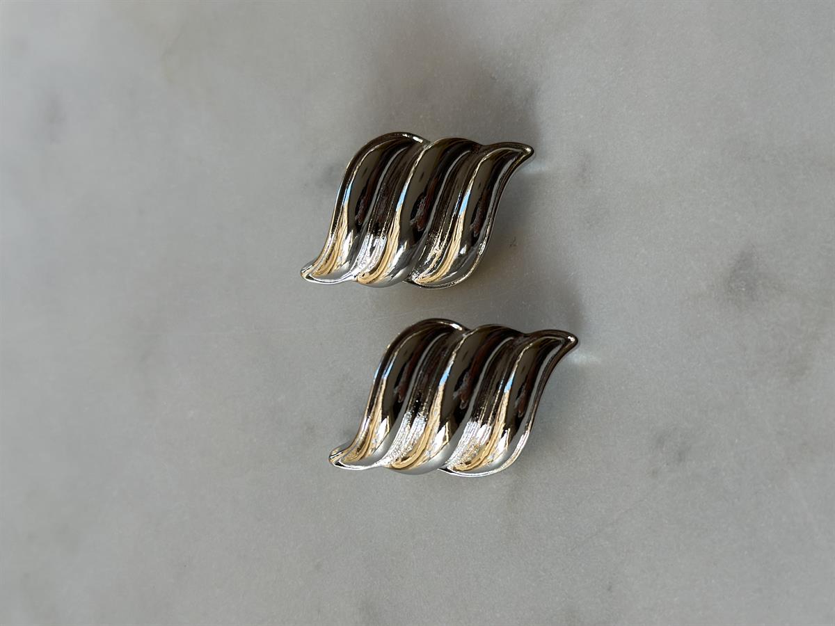 Asimetrik Çizgili Silver Küpe