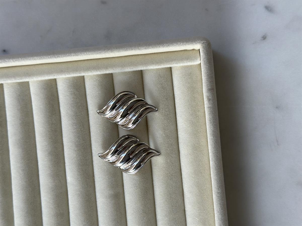 Asimetrik Çizgili Silver Küpe