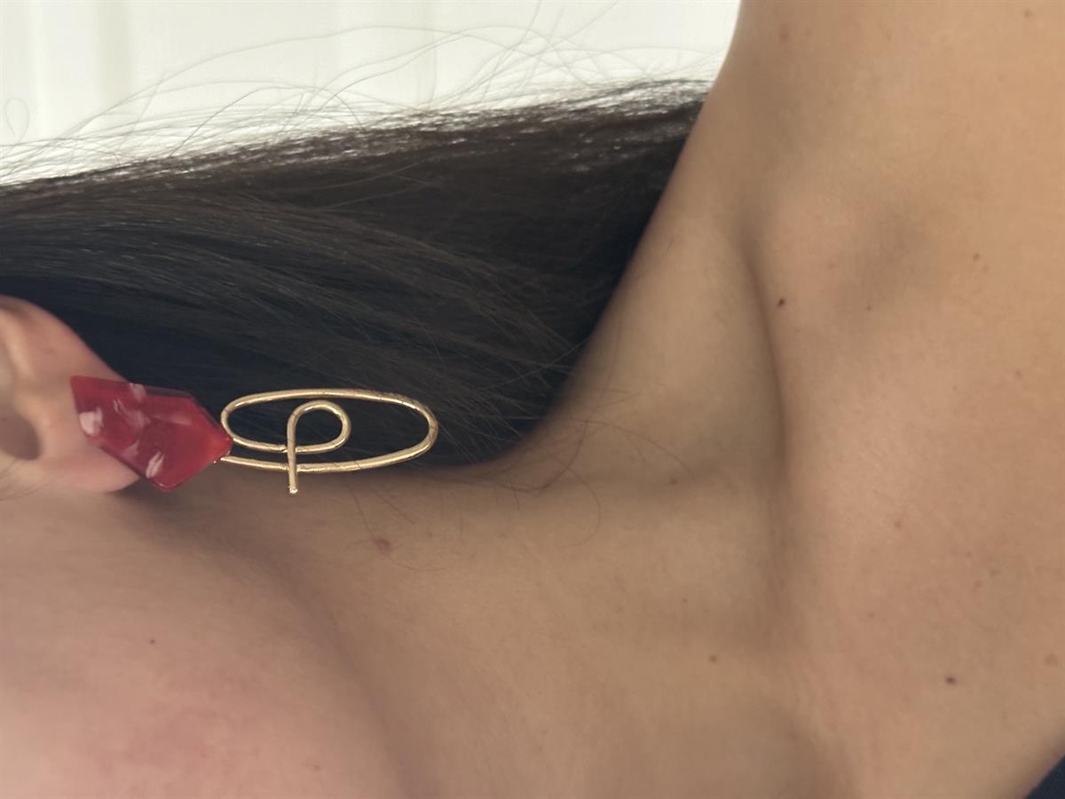 Asimetrik Doğal Taş Detay Kırmızı Gold Küpe 5,5cm