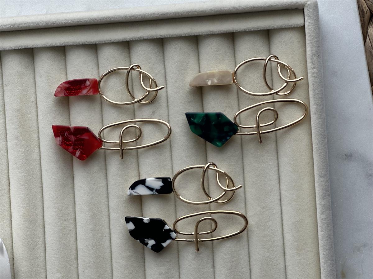 Asimetrik Doğal Taş Detay Siyah Gold Küpe 5,5cm