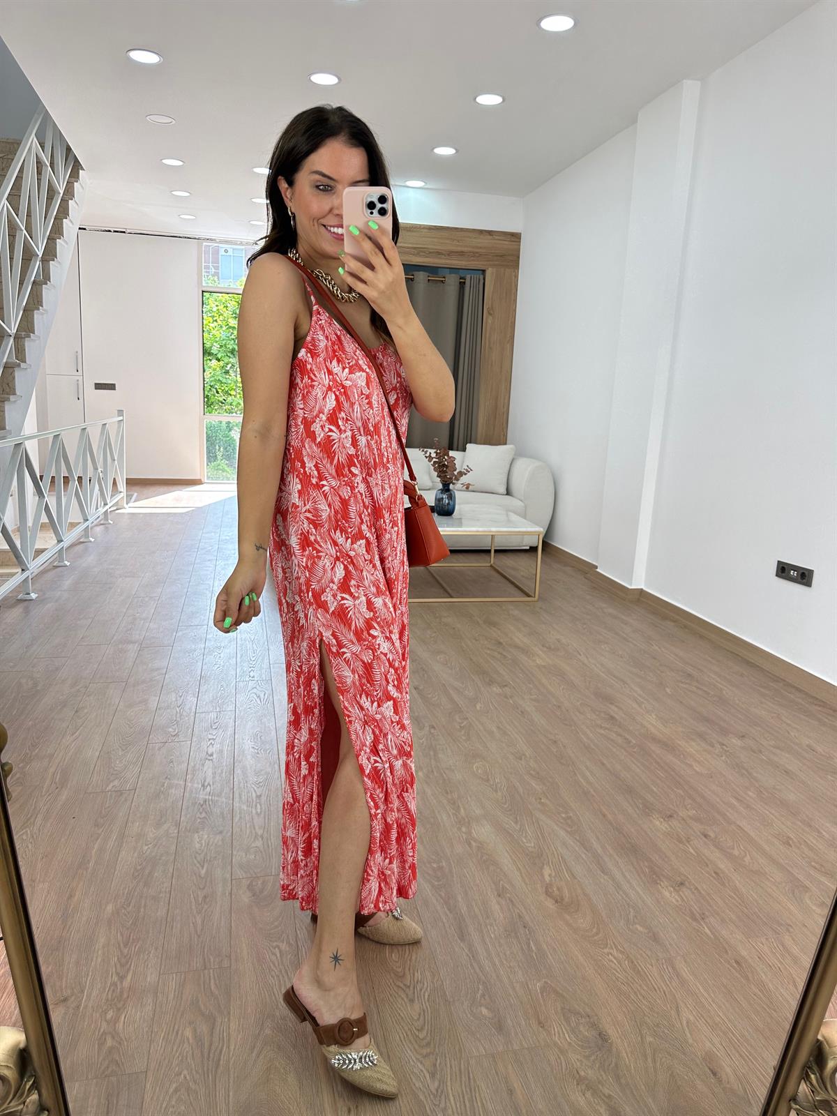 Askıları Ayarlanabilir Piliseli Elbise-Nar Çiçeği