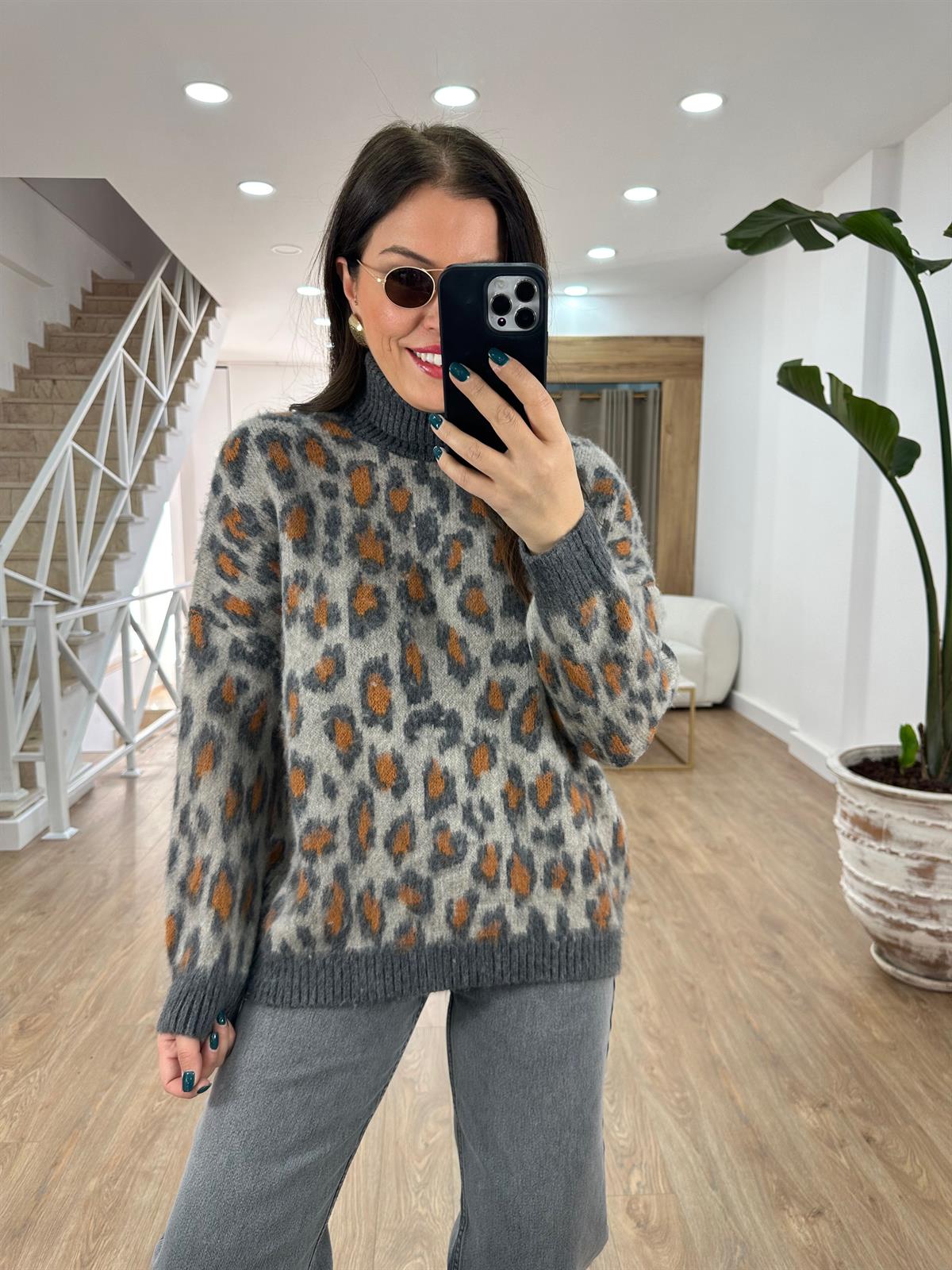 Balıkçı Yaka Leopar Desen Tüylü Kazak-Vizon