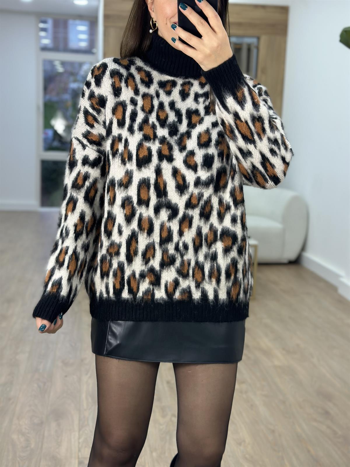 Balıkçı Yaka Leopar Desen Tüylü Kazak