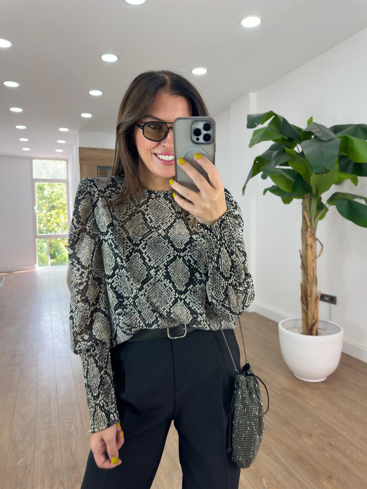 Balon Kol Vatkalı Şifon Bluz - Siyah