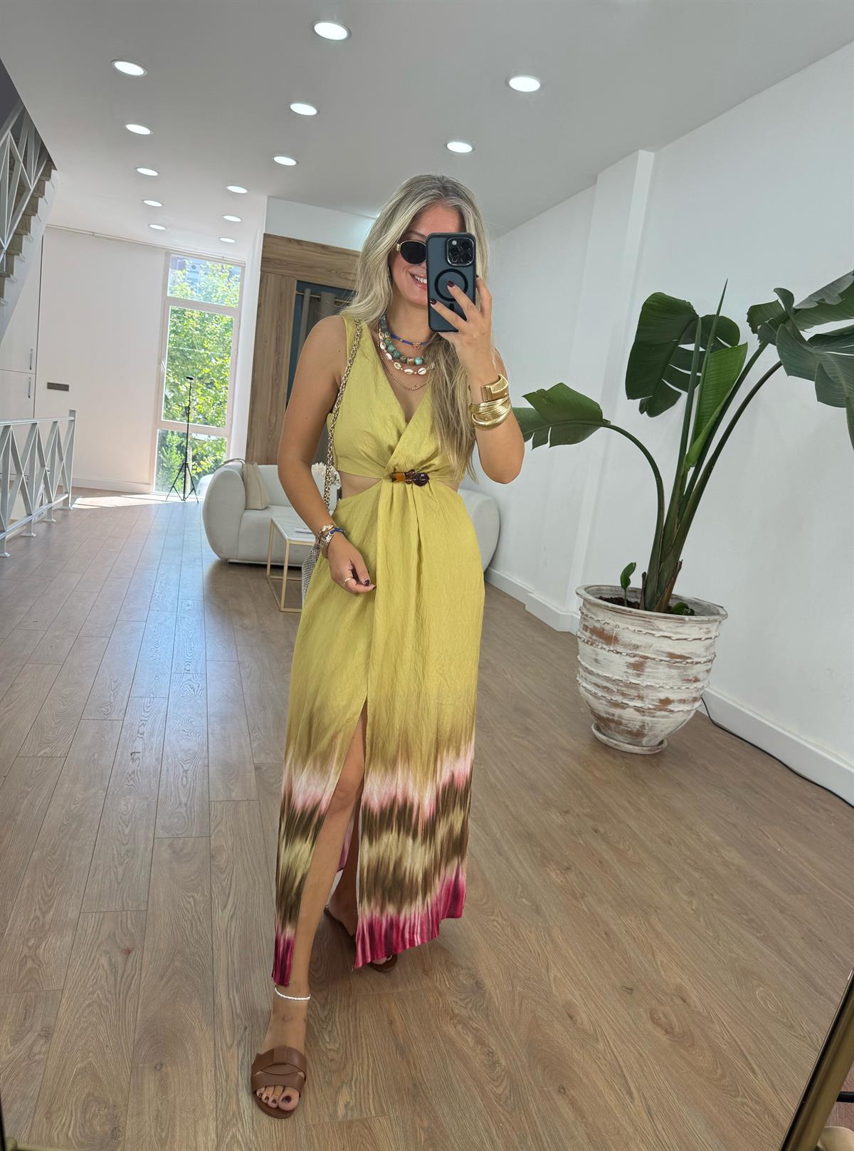 Bel Dekolteli Yırtmaçlı Tasarım Elbise