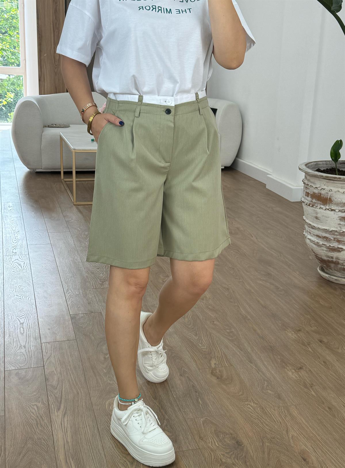 Bel Detaylı Şehir Boy Şort-Haki