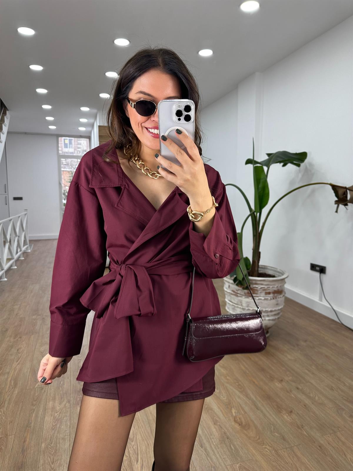 Beli Bağlamalı Açık Yaka Gömlek - Bordo