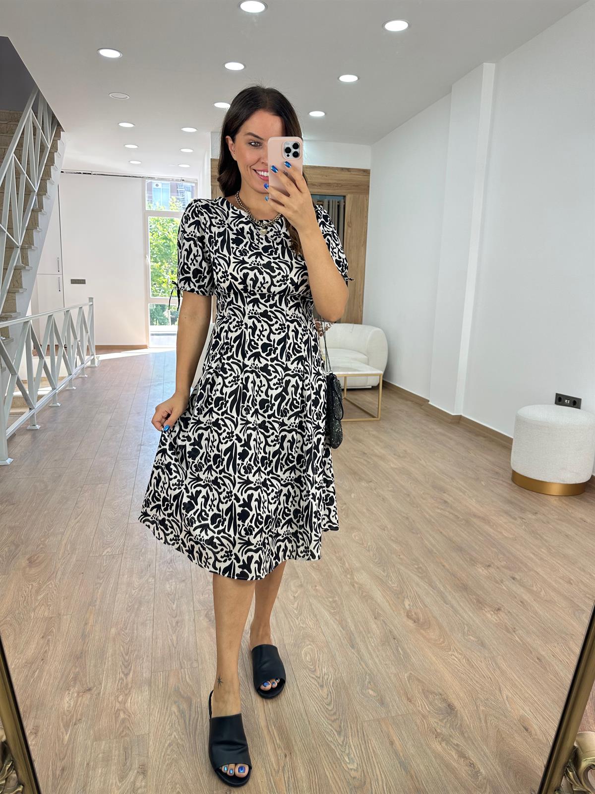 Beli Dikiş Detaylı Kısa Kol Elbise-Siyah